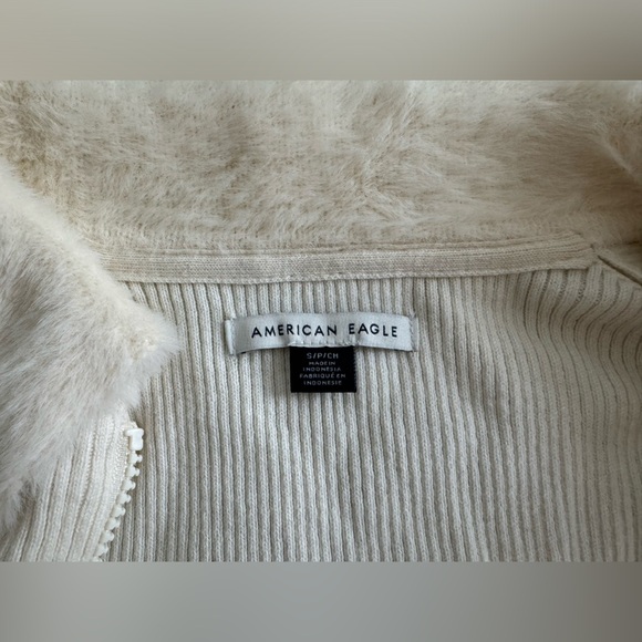 American Eagle‎ Cream Faux Fur Cropped Zipped Sweather Size S - Picture 5 of 5
